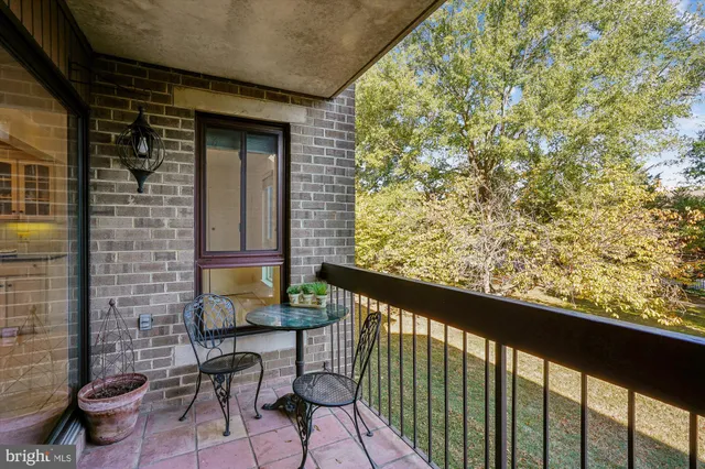 $349,900 | 563 Florida Avenue, Unit 102, Herndon, VA 20170