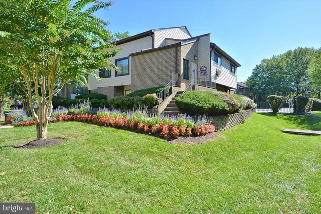 $349,900 | 563 Florida Avenue, Unit 102, Herndon, VA 20170