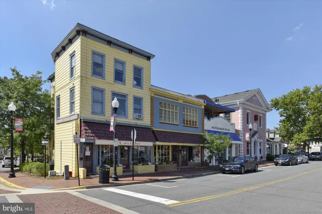 $349,900 | 563 Florida Avenue, Unit 102, Herndon, VA 20170