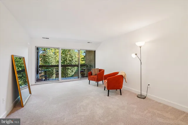 $349,900 | 563 Florida Avenue, Unit 102, Herndon, VA 20170