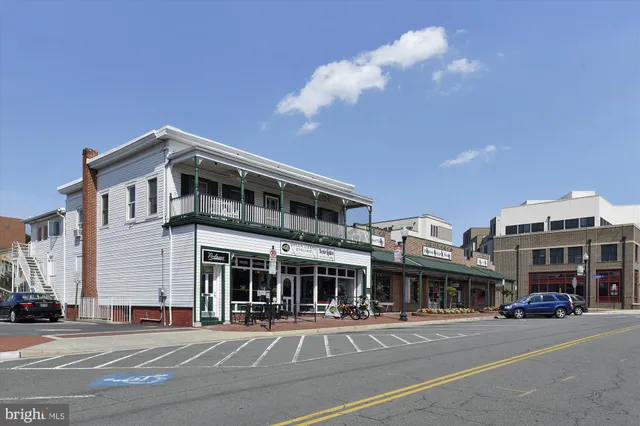 $349,900 | 563 Florida Avenue, Unit 102, Herndon, VA 20170