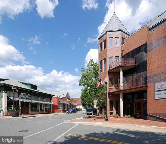 $349,900 | 563 Florida Avenue, Unit 102, Herndon, VA 20170