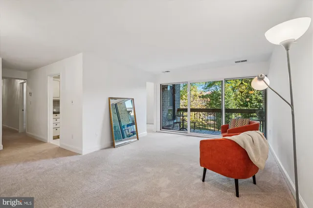 $349,900 | 563 Florida Avenue, Unit 102, Herndon, VA 20170