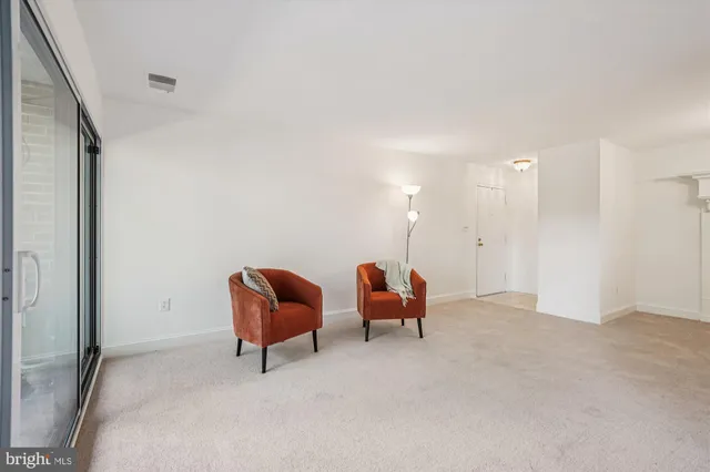 $349,900 | 563 Florida Avenue, Unit 102, Herndon, VA 20170