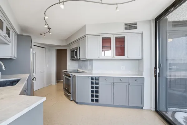 $289,900 | 6566 France Avenue South, Unit 902, Edina, MN 55435