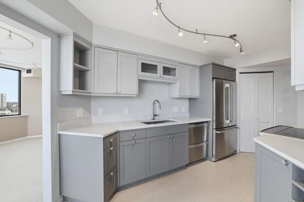 $289,900 | 6566 France Avenue South, Unit 902, Edina, MN 55435