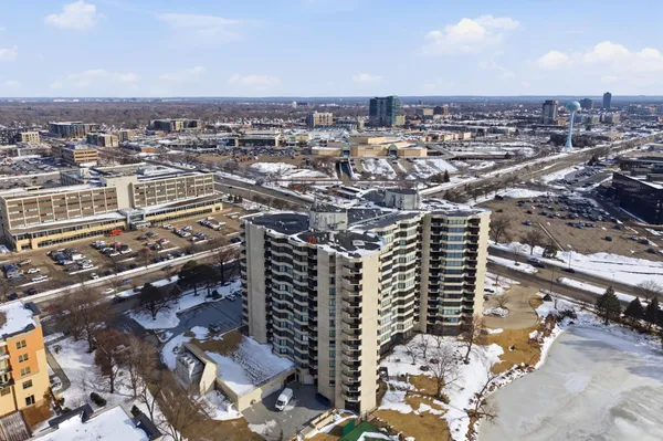 $289,900 | 6566 France Avenue South, Unit 902, Edina, MN 55435