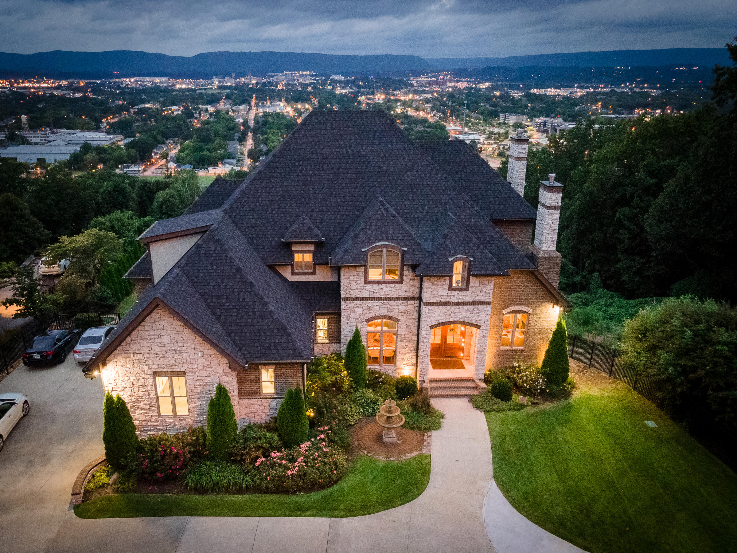 53 South Crest Road Chattanooga, TN 37404 - Photo 1 of 89 WELCOME HOME!