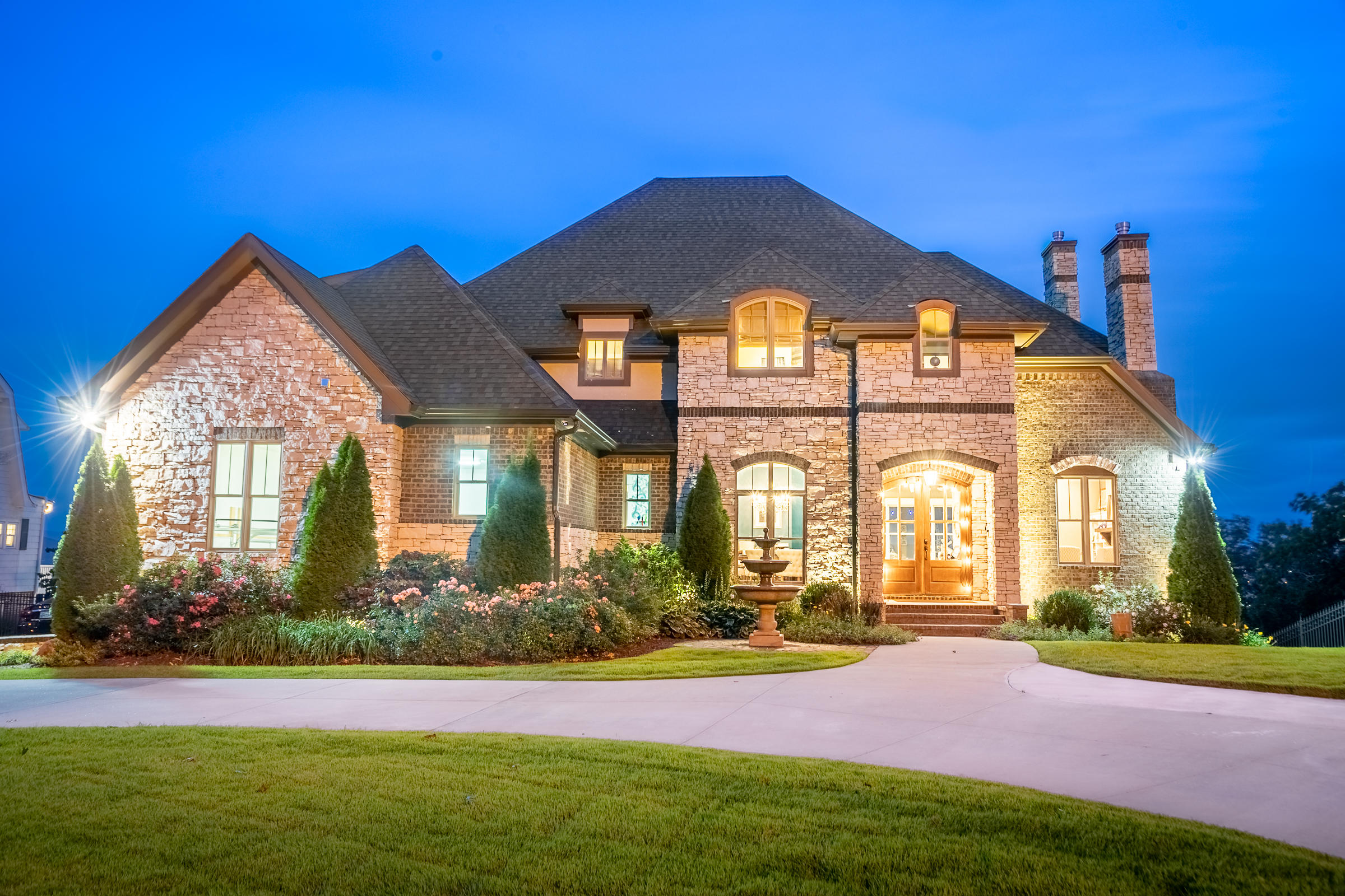 53 South Crest Road Chattanooga, TN 37404 - Photo 2 of 89 A SPARKLING JEWEL