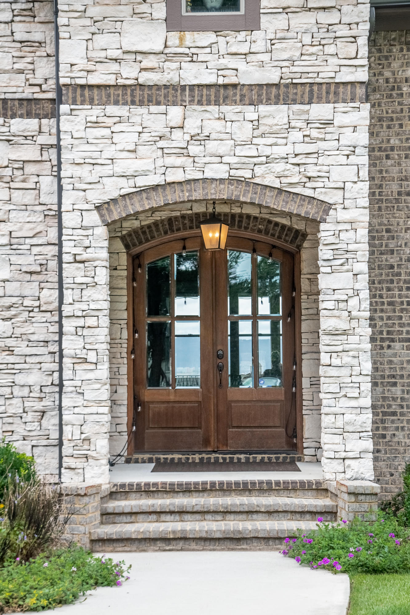 53 South Crest Road Chattanooga, TN 37404 - Photo 76 of 89 STATELY ENTRANCE