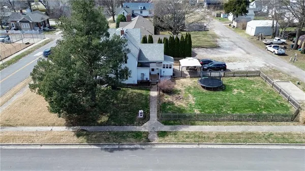 $228,000 | 214 East 15th Street, Higginsville, MO 64037