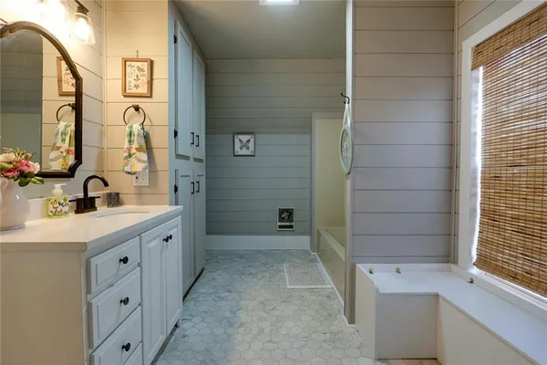 $228,000 | 214 East 15th Street, Higginsville, MO 64037