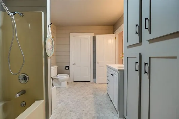 $228,000 | 214 East 15th Street, Higginsville, MO 64037