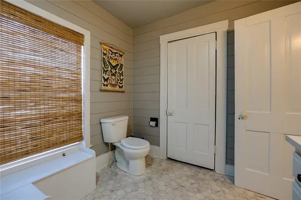 $228,000 | 214 East 15th Street, Higginsville, MO 64037