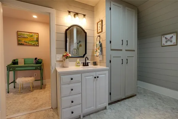 $228,000 | 214 East 15th Street, Higginsville, MO 64037