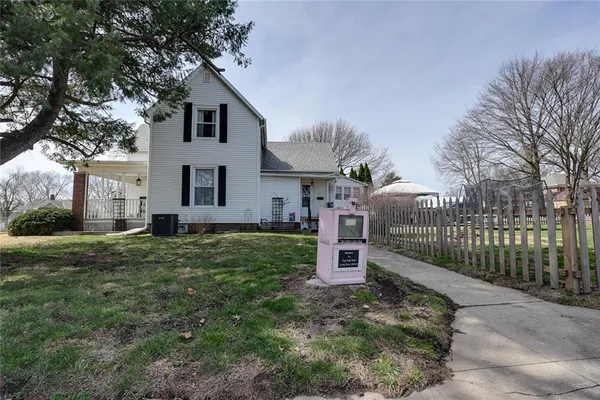 $228,000 | 214 East 15th Street, Higginsville, MO 64037