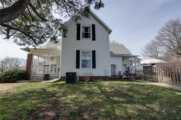 $228,000 | 214 East 15th Street, Higginsville, MO 64037