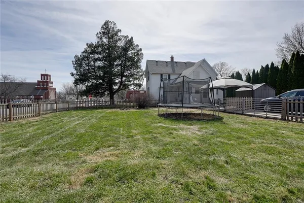 $228,000 | 214 East 15th Street, Higginsville, MO 64037