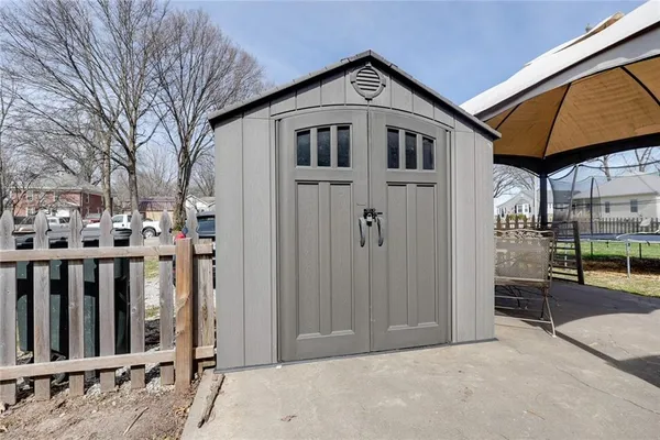 $228,000 | 214 East 15th Street, Higginsville, MO 64037