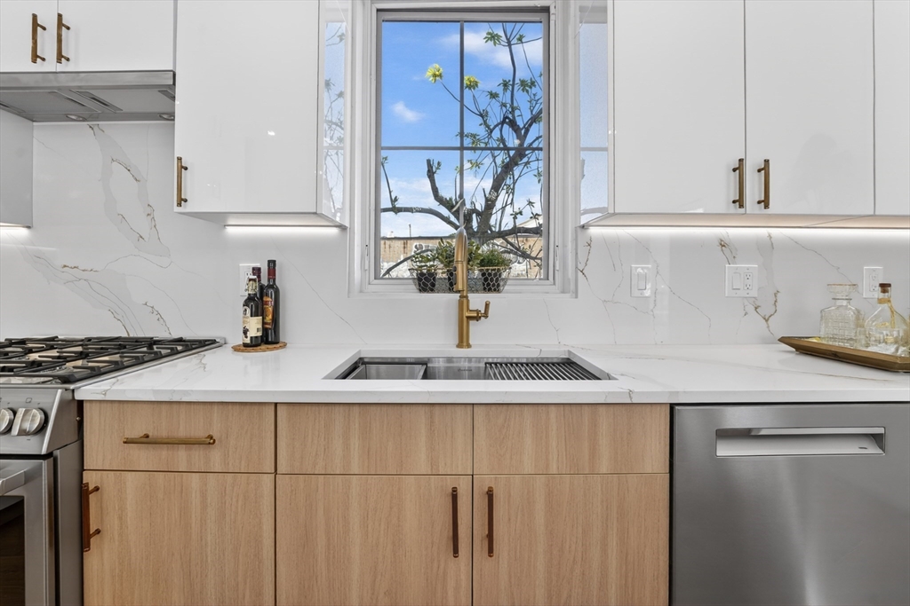 21 R Kent Court, Unit R Somerville, MA 02143 - Photo 7 of 37