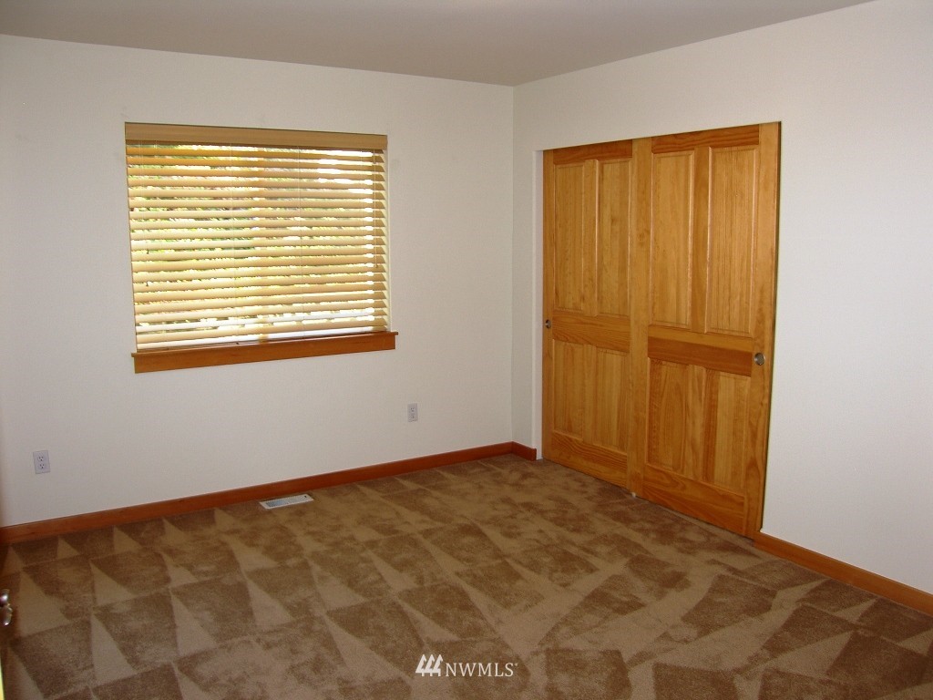 9494 Phillips Road Southeast Port Orchard, WA 98367 - Photo 11 of 19 Gallery Image 11