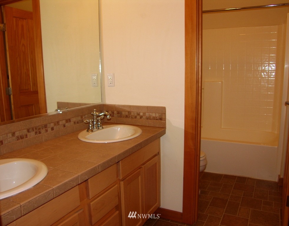 9494 Phillips Road Southeast Port Orchard, WA 98367 - Photo 12 of 19 Gallery Image 12