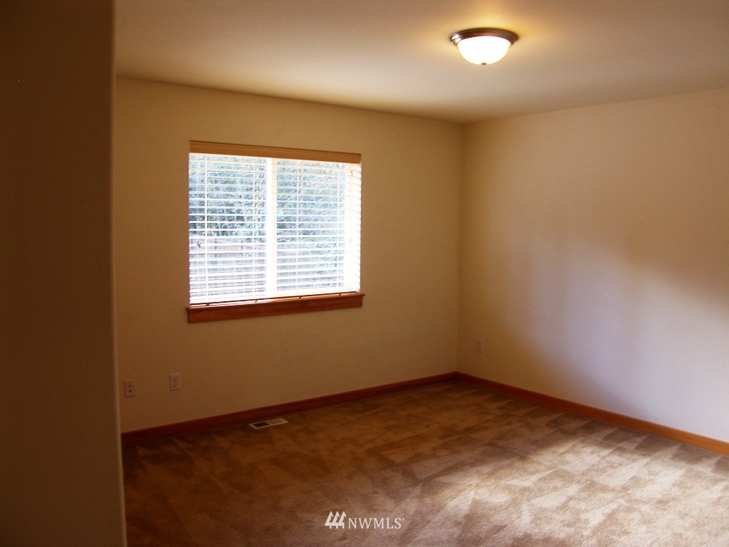 9494 Phillips Road Southeast Port Orchard, WA 98367 - Photo 13 of 19 Gallery Image 13