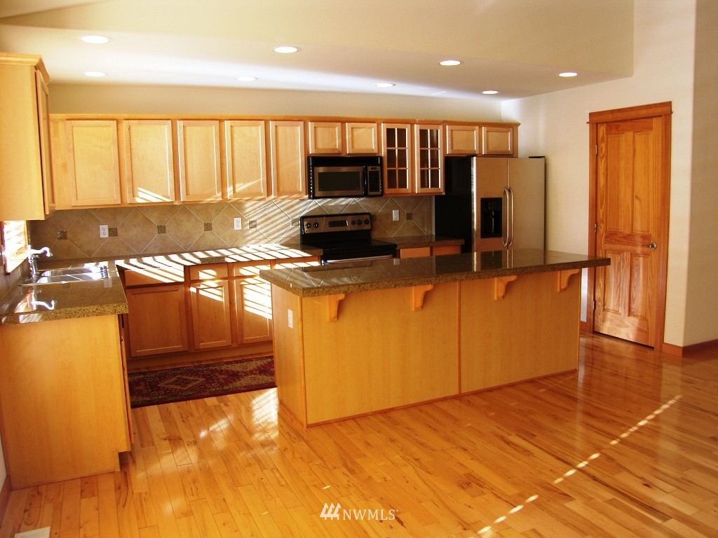 9494 Phillips Road Southeast Port Orchard, WA 98367 - Photo 5 of 19 Gallery Image 5