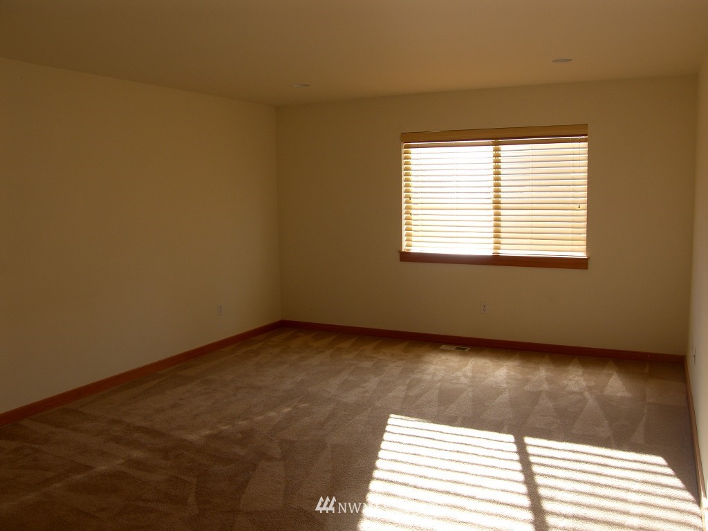 9494 Phillips Road Southeast Port Orchard, WA 98367 - Photo 6 of 19 Gallery Image 6