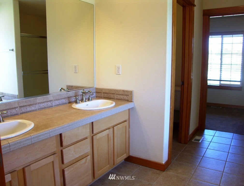 9494 Phillips Road Southeast Port Orchard, WA 98367 - Photo 7 of 19 Gallery Image 7