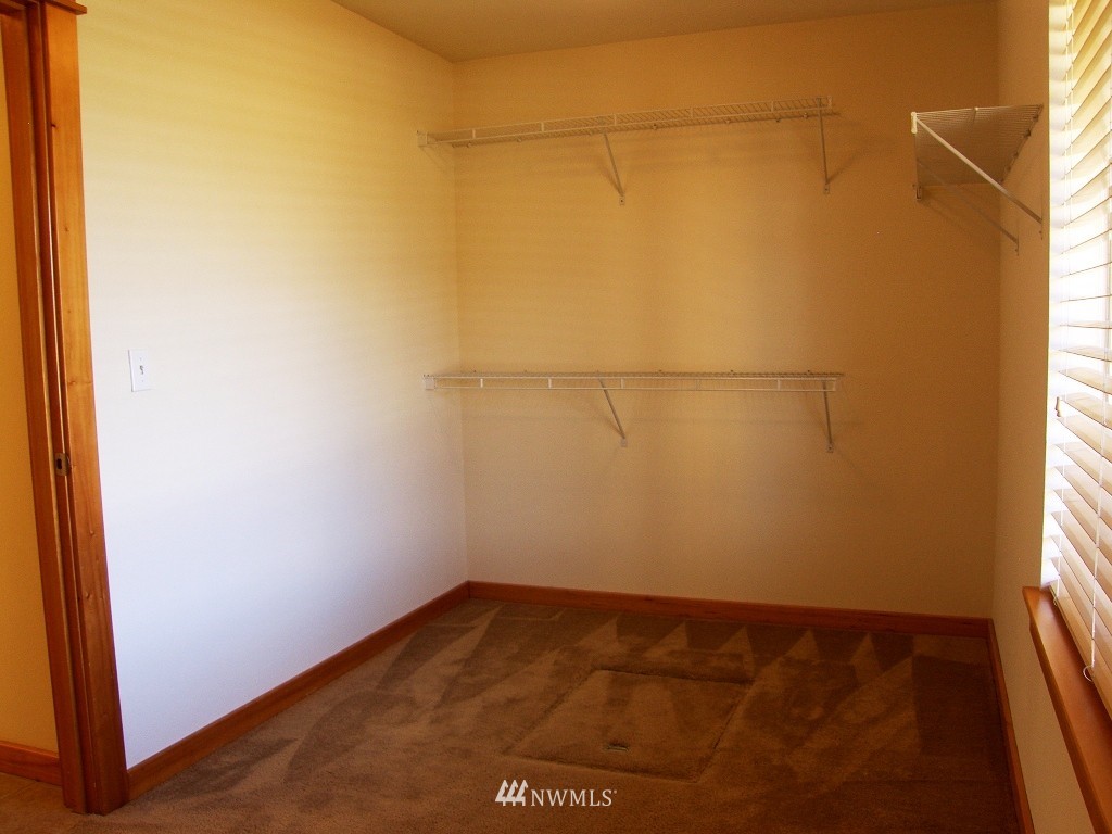 9494 Phillips Road Southeast Port Orchard, WA 98367 - Photo 9 of 19 Gallery Image 9