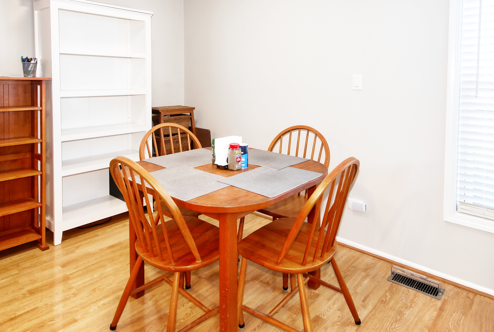234 Inverrary Lane Deerfield, IL 60015 - Photo 5 of 19 Gallery Image 5
