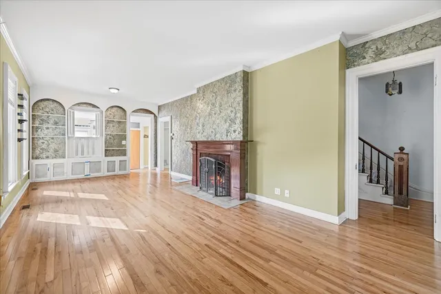 $300,000 | 300 North South Elgin Boulevard, South Elgin, IL 60177