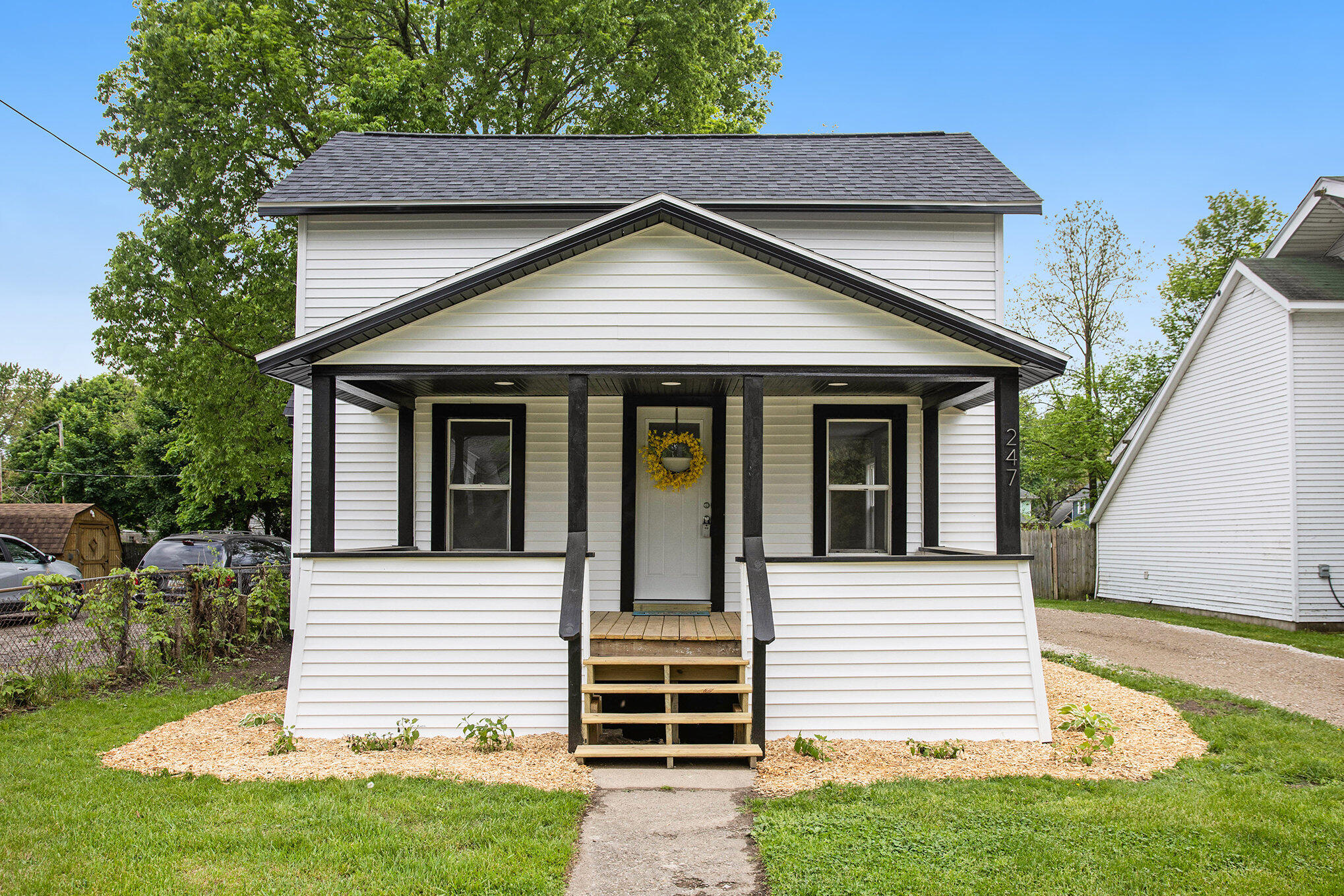 247 East Michigan Avenue Three Rivers, MI 49093 - Photo 2 of 19 002_file_164