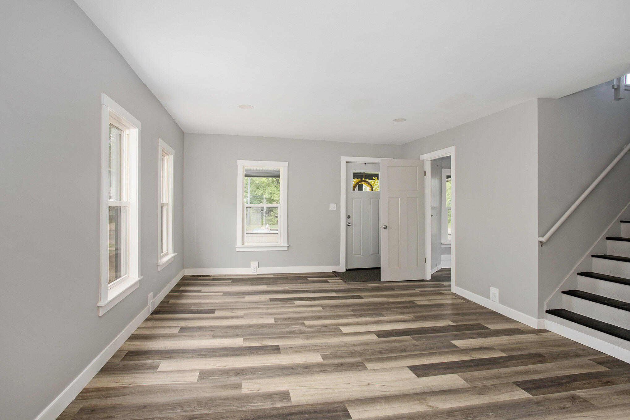 247 East Michigan Avenue Three Rivers, MI 49093 - Photo 4 of 19 004_file_412