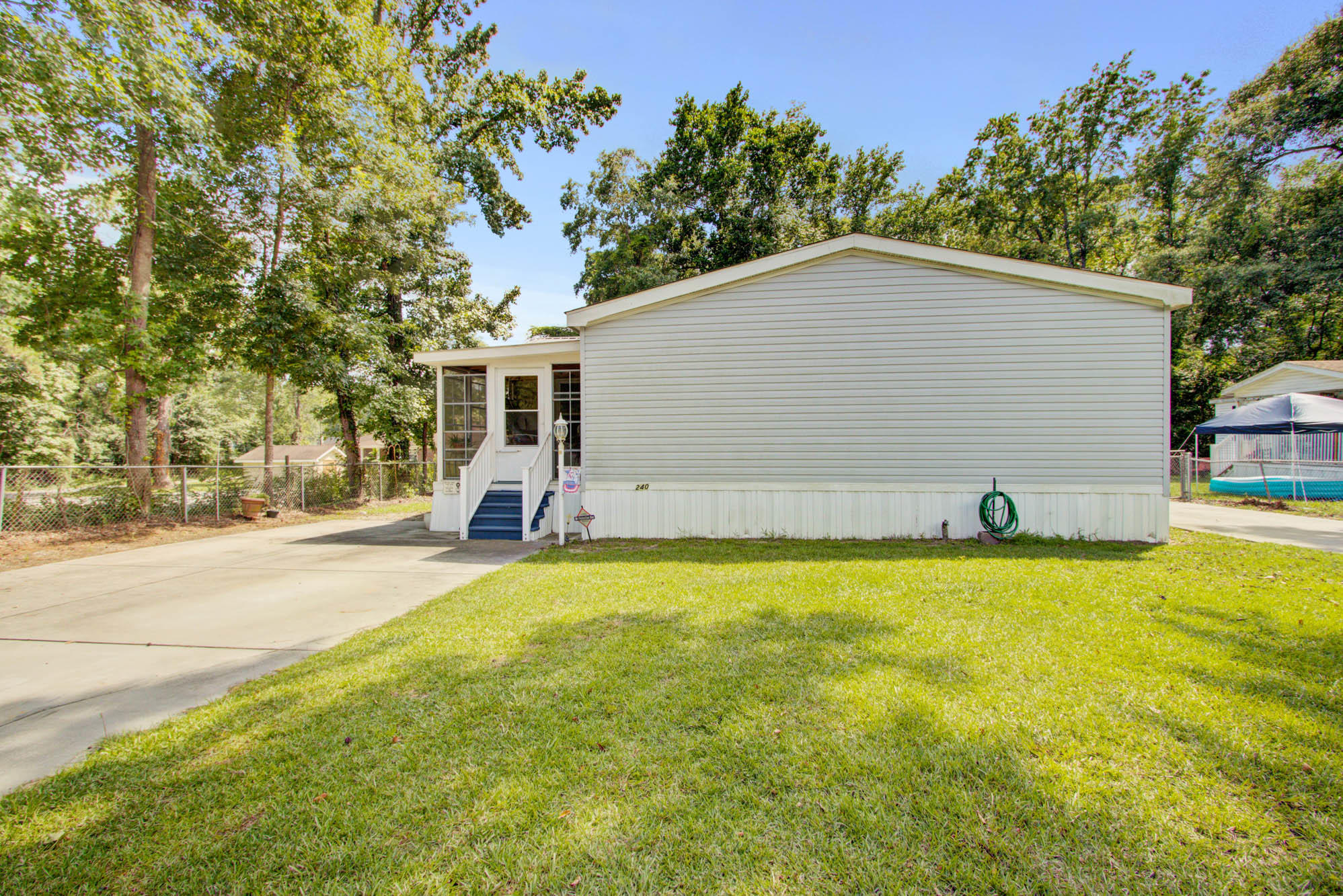 240 County Rd S-18-306 Summerville, SC 29485 - Photo 2 of 22 240 Taylor (2)
