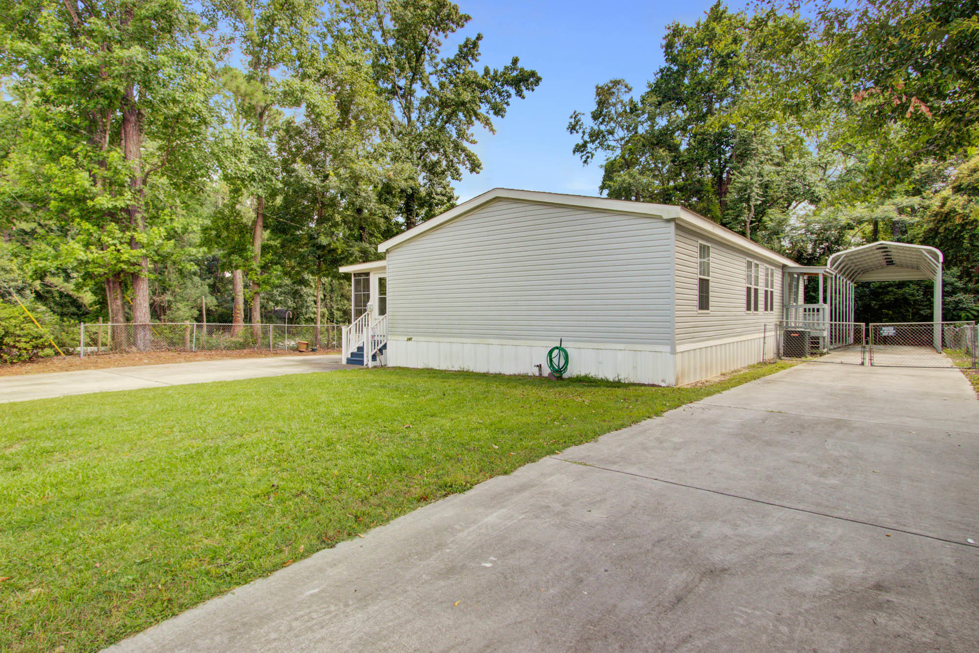 240 County Rd S-18-306 Summerville, SC 29485 - Photo 3 of 22 240 Taylor (3)