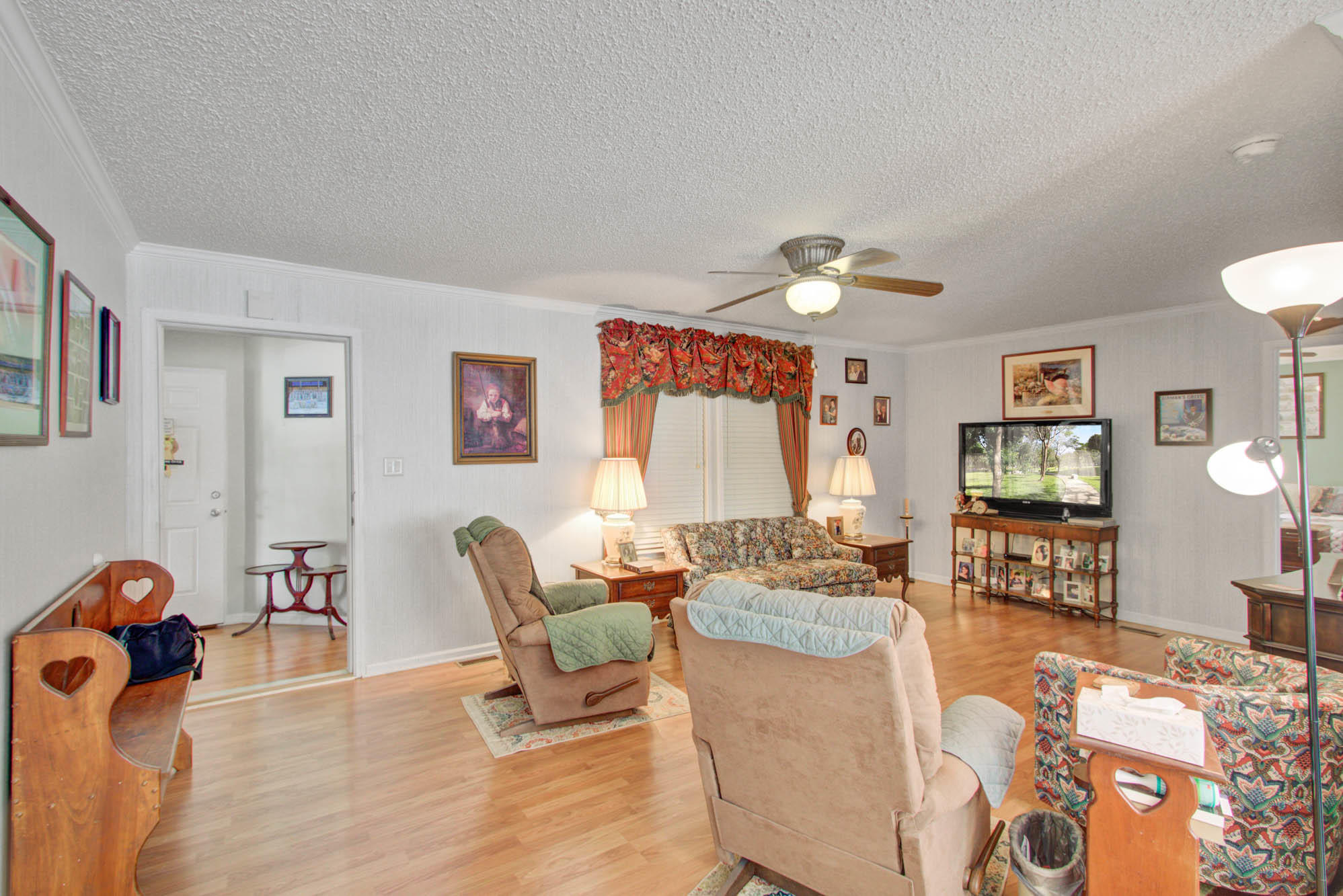 240 County Rd S-18-306 Summerville, SC 29485 - Photo 6 of 22 240 Taylor (6)