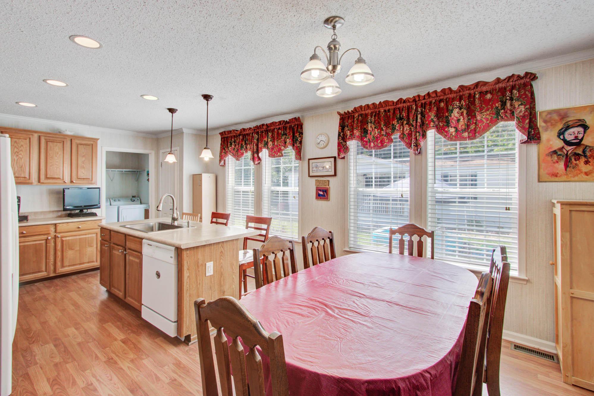 240 County Rd S-18-306 Summerville, SC 29485 - Photo 7 of 22 240 Taylor (7)