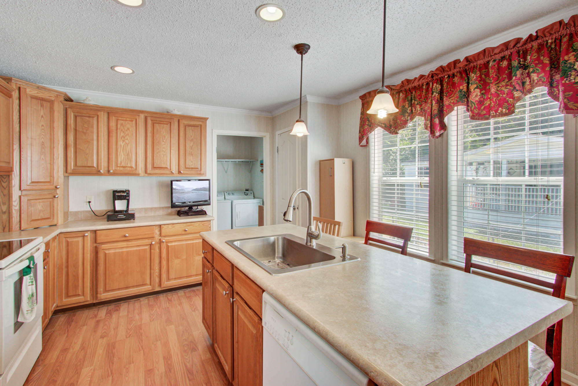 240 County Rd S-18-306 Summerville, SC 29485 - Photo 9 of 22 240 Taylor (9)