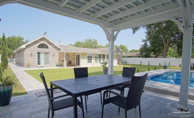 a very nice looking room with many windows