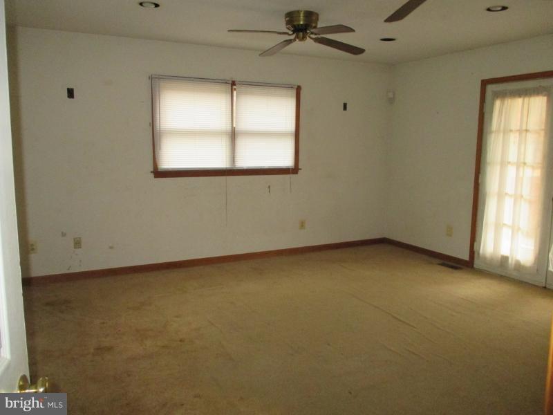 5502 Sumerduck Road Sumerduck, VA 22742 - Photo 6 of 11 Living Room