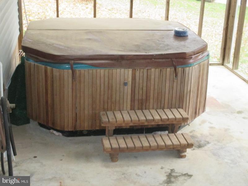 5502 Sumerduck Road Sumerduck, VA 22742 - Photo 8 of 11 Hot Tub