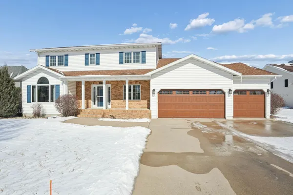 $625,000 | 2209 Victoria Rose Drive South, Fargo, ND 58104