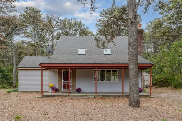 $879,000 | 100 East Hill Road, Wellfleet, MA 02667