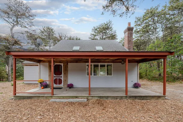 $879,000 | 100 East Hill Road, Wellfleet, MA 02667