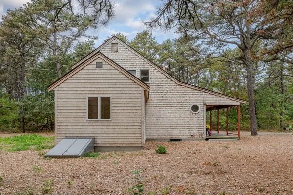 $879,000 | 100 East Hill Road, Wellfleet, MA 02667