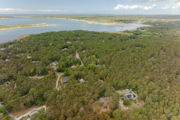 $879,000 | 100 East Hill Road, Wellfleet, MA 02667