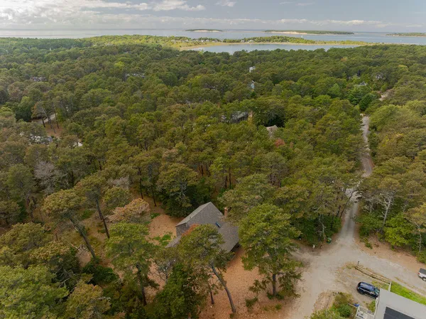 $879,000 | 100 East Hill Road, Wellfleet, MA 02667