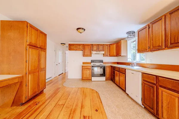 $879,000 | 100 East Hill Road, Wellfleet, MA 02667